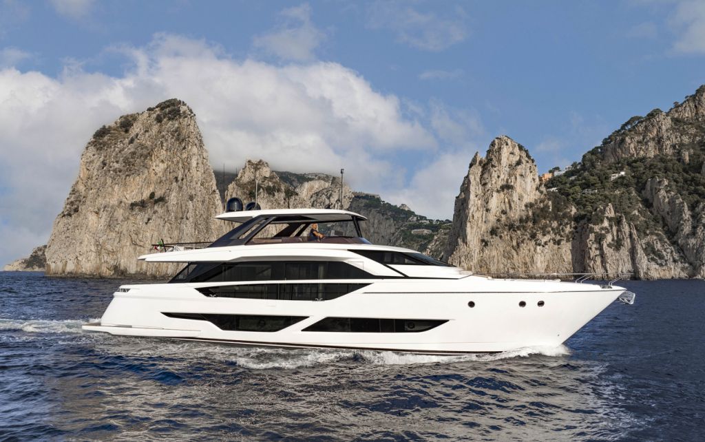 ferrettiyachts860newcruising_0009_61252 (1).jpg
